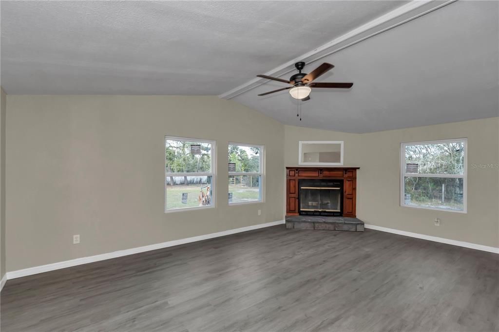 For Sale: $269,900 (3 beds, 2 baths, 1826 Square Feet)