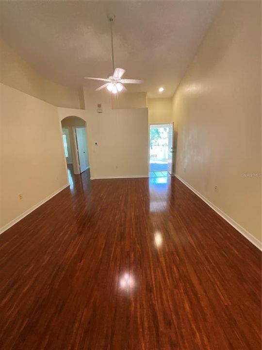 For Rent: $1,800 (3 beds, 2 baths, 1136 Square Feet)