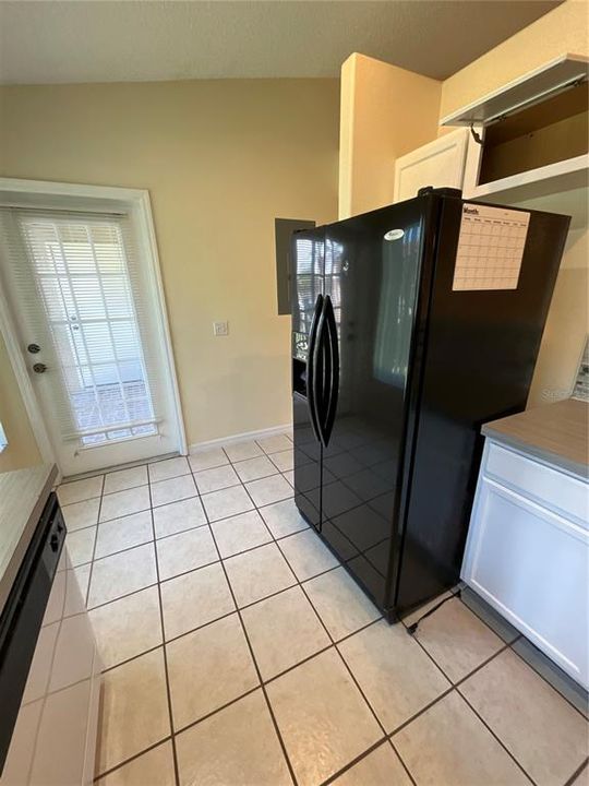 For Rent: $1,800 (3 beds, 2 baths, 1136 Square Feet)