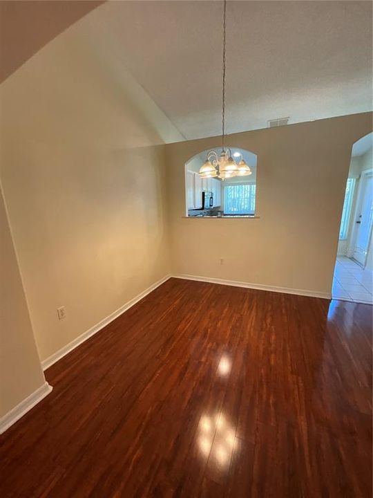 For Rent: $1,800 (3 beds, 2 baths, 1136 Square Feet)