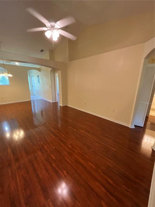 For Rent: $1,800 (3 beds, 2 baths, 1136 Square Feet)