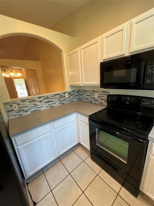 For Rent: $1,800 (3 beds, 2 baths, 1136 Square Feet)