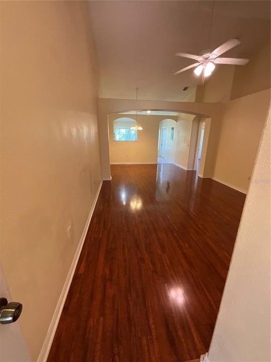 For Rent: $1,800 (3 beds, 2 baths, 1136 Square Feet)