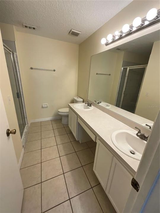 For Rent: $1,800 (3 beds, 2 baths, 1136 Square Feet)