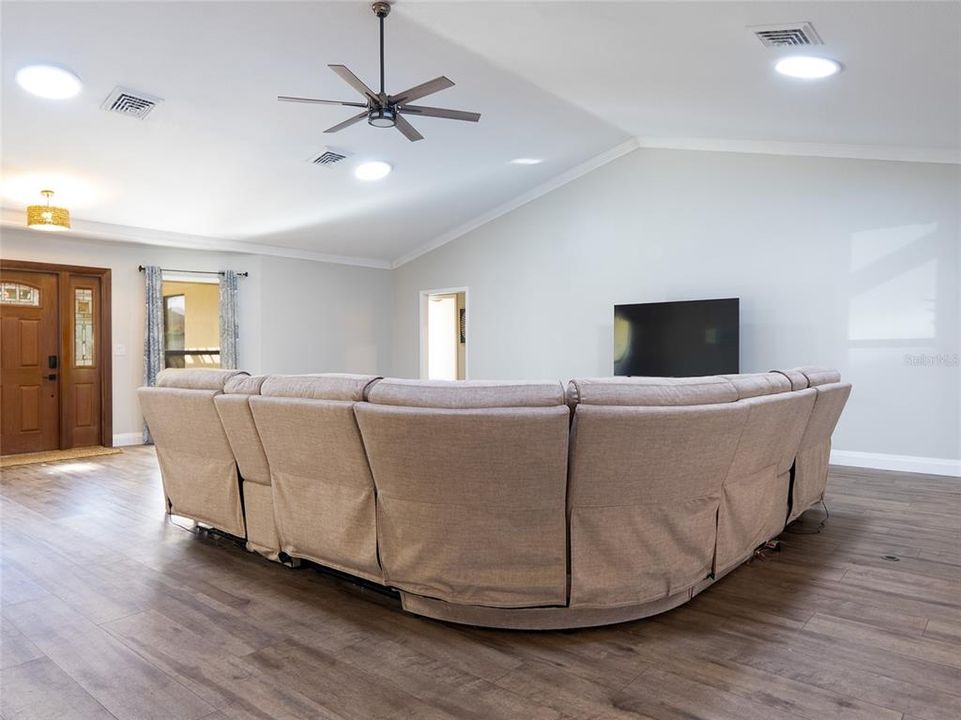 En Venta: $479,900 (3 camas, 2 baños, 2142 Pies cuadrados)