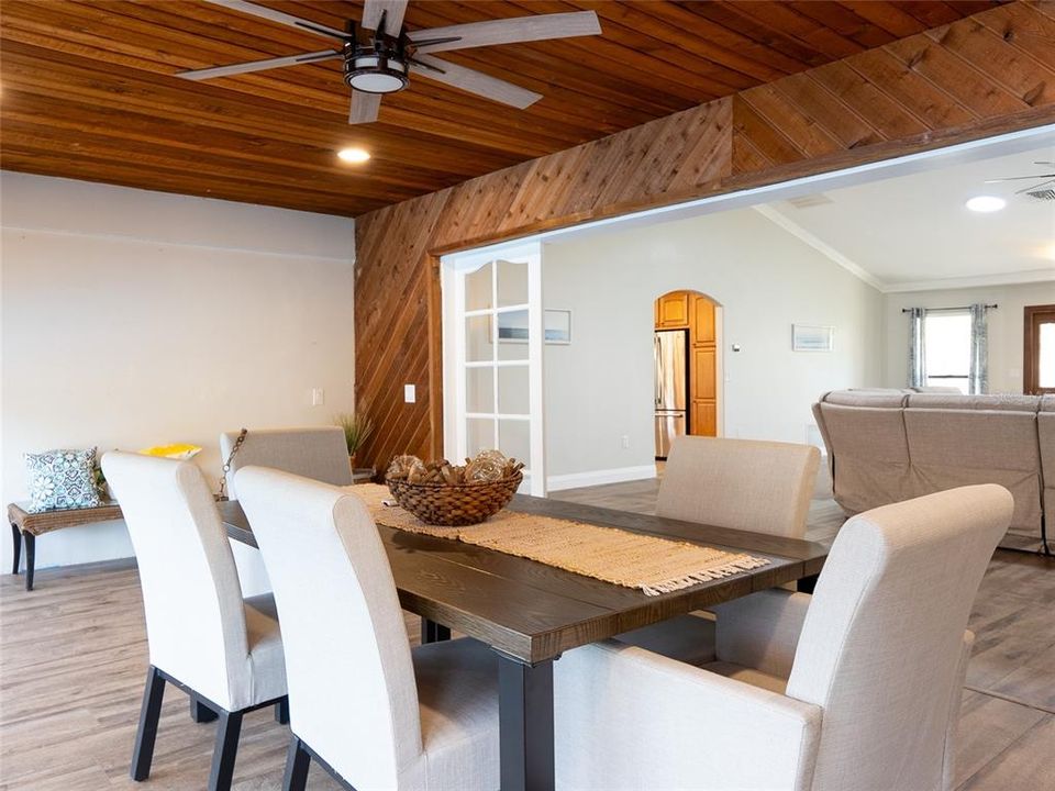 En Venta: $479,900 (3 camas, 2 baños, 2142 Pies cuadrados)