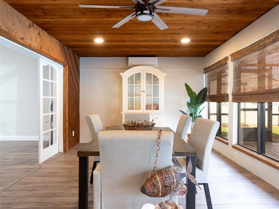 En Venta: $479,900 (3 camas, 2 baños, 2142 Pies cuadrados)