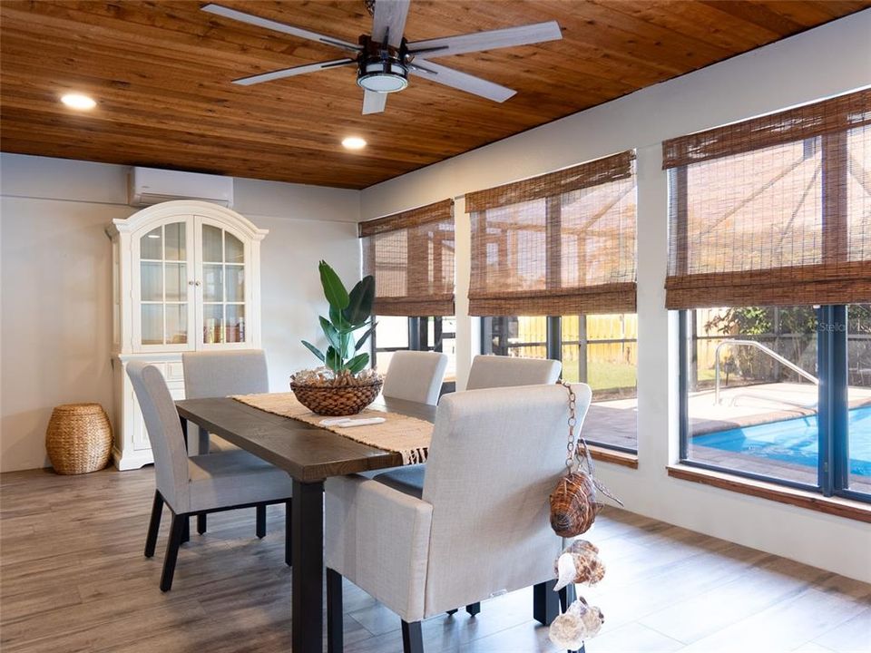 En Venta: $479,900 (3 camas, 2 baños, 2142 Pies cuadrados)