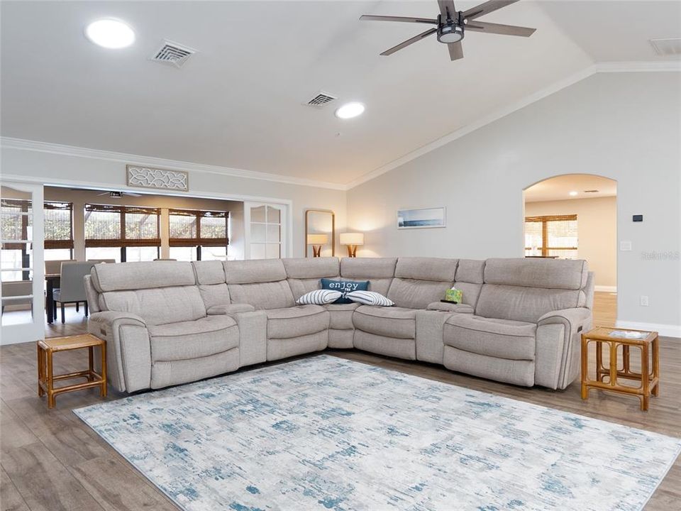 En Venta: $479,900 (3 camas, 2 baños, 2142 Pies cuadrados)