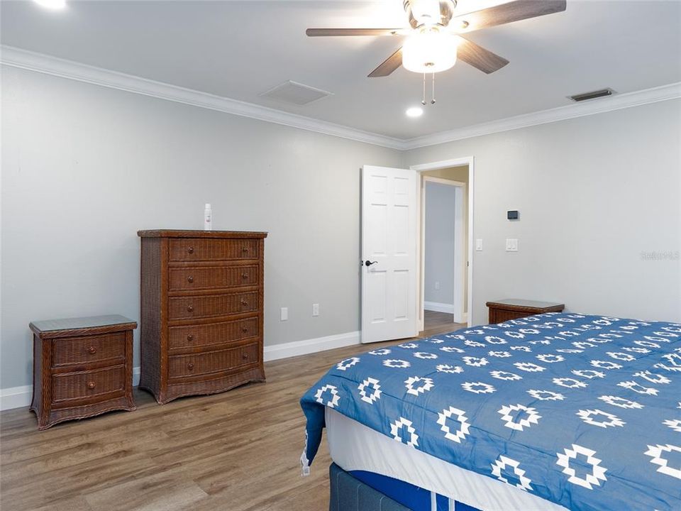 En Venta: $479,900 (3 camas, 2 baños, 2142 Pies cuadrados)