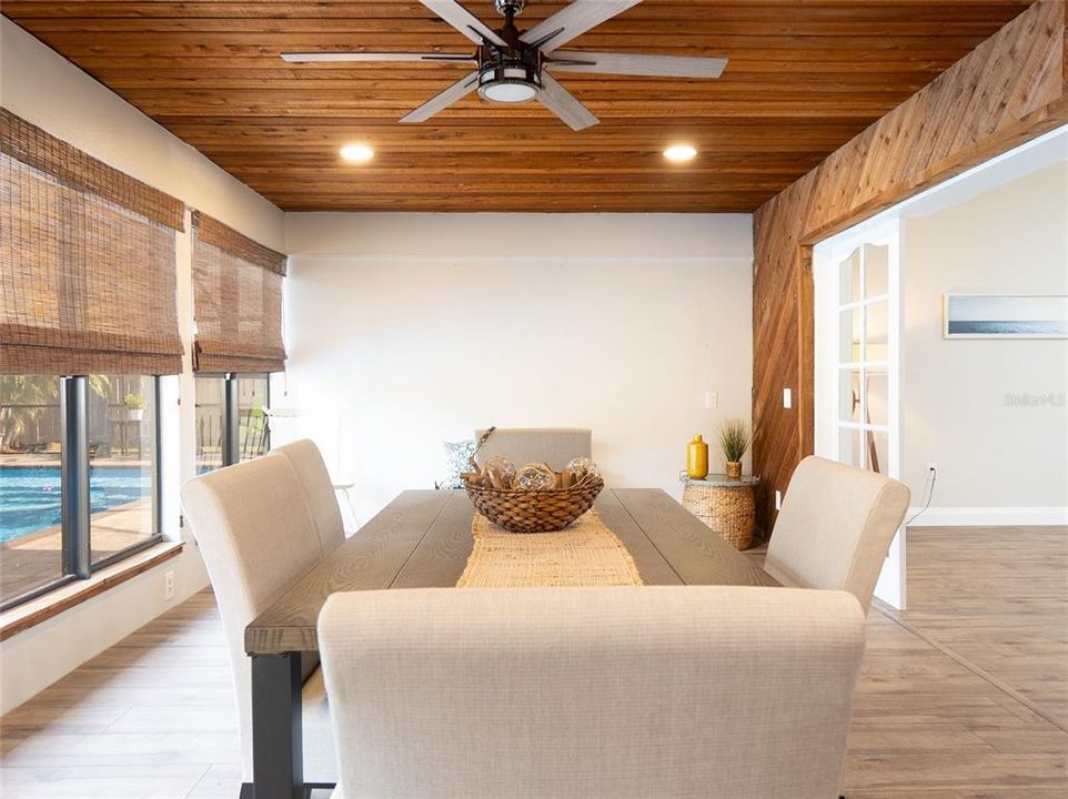 En Venta: $479,900 (3 camas, 2 baños, 2142 Pies cuadrados)