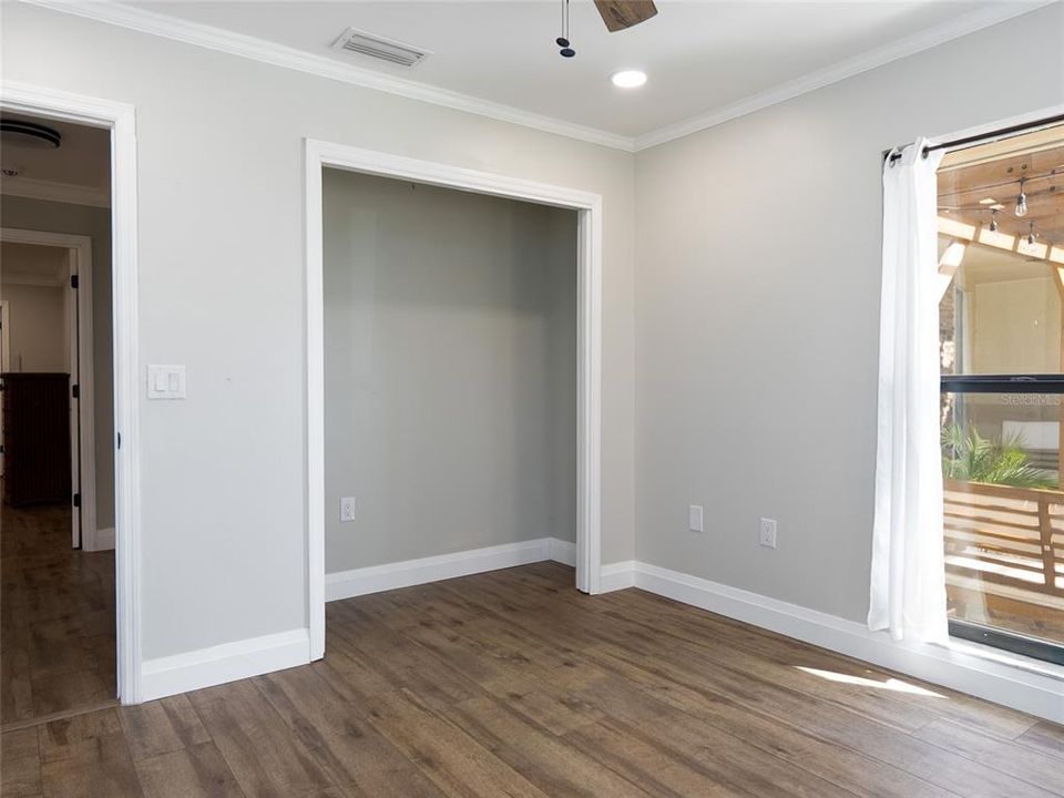 En Venta: $479,900 (3 camas, 2 baños, 2142 Pies cuadrados)