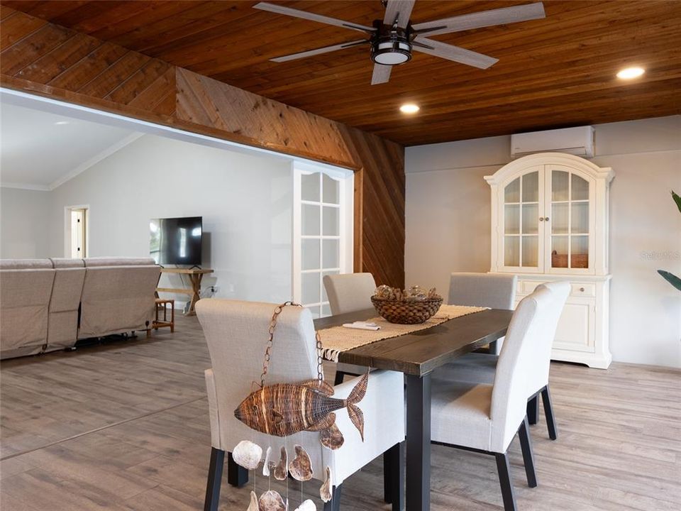 En Venta: $479,900 (3 camas, 2 baños, 2142 Pies cuadrados)