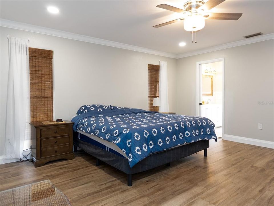 En Venta: $479,900 (3 camas, 2 baños, 2142 Pies cuadrados)