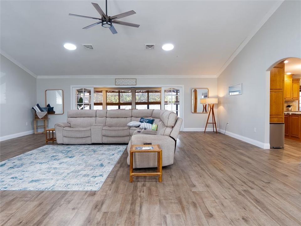 En Venta: $479,900 (3 camas, 2 baños, 2142 Pies cuadrados)