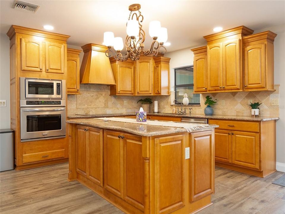 En Venta: $479,900 (3 camas, 2 baños, 2142 Pies cuadrados)