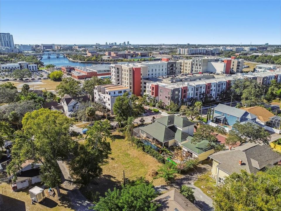 For Sale: $1,100,000 (0.24 acres)