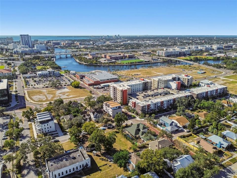 For Sale: $1,100,000 (0.24 acres)