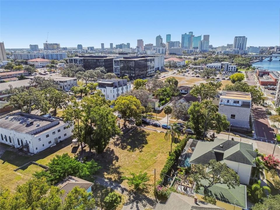 For Sale: $1,100,000 (0.24 acres)