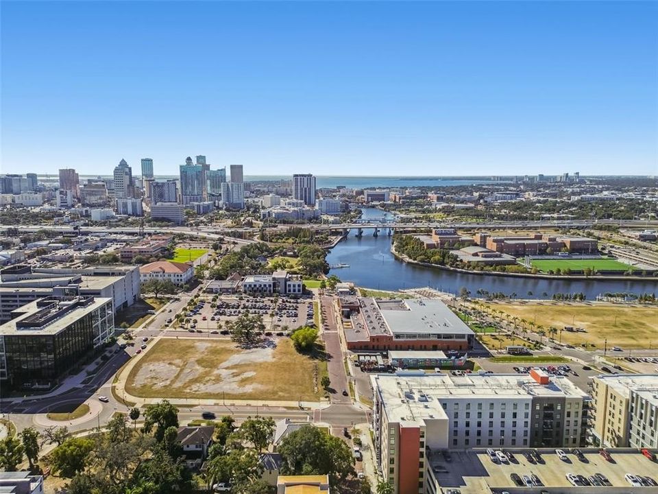 For Sale: $1,100,000 (0.24 acres)