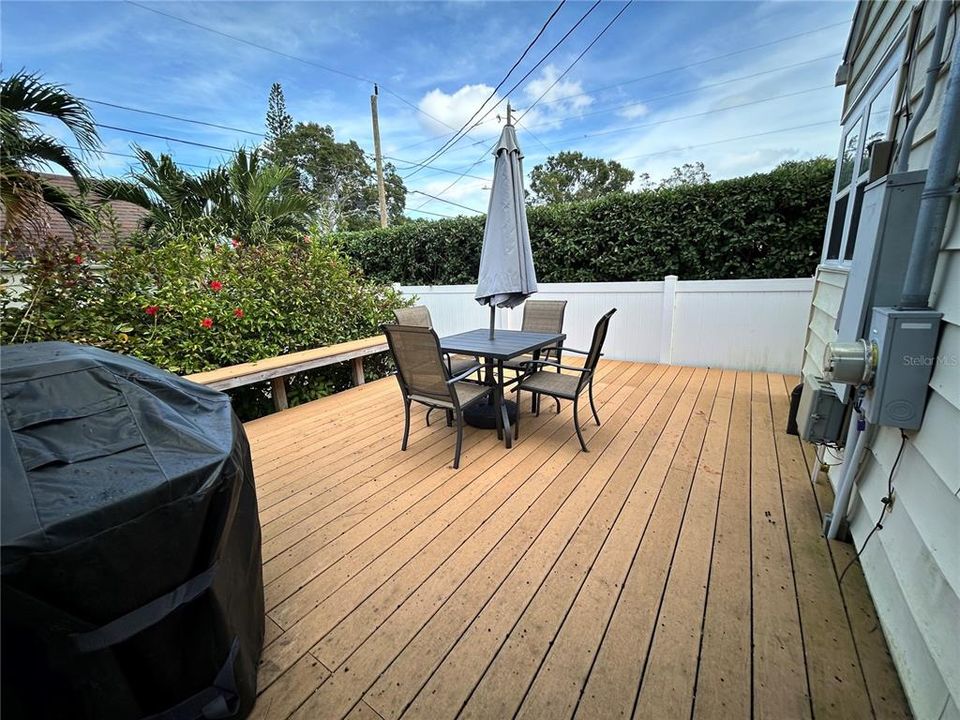 Active With Contract: $3,500 (2 beds, 2 baths, 1274 Square Feet)