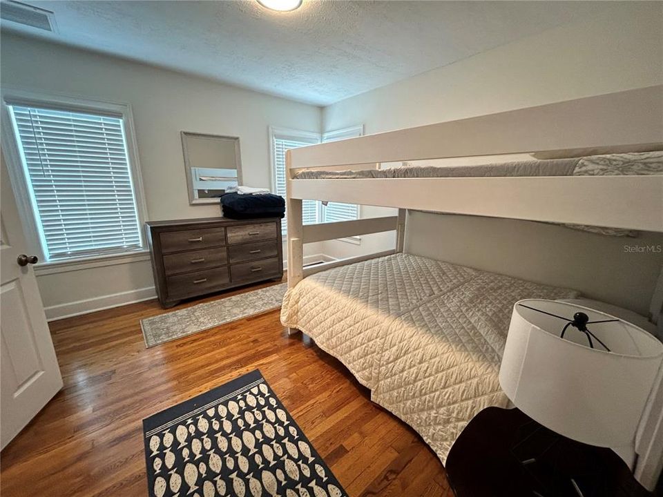 Active With Contract: $3,500 (2 beds, 2 baths, 1274 Square Feet)