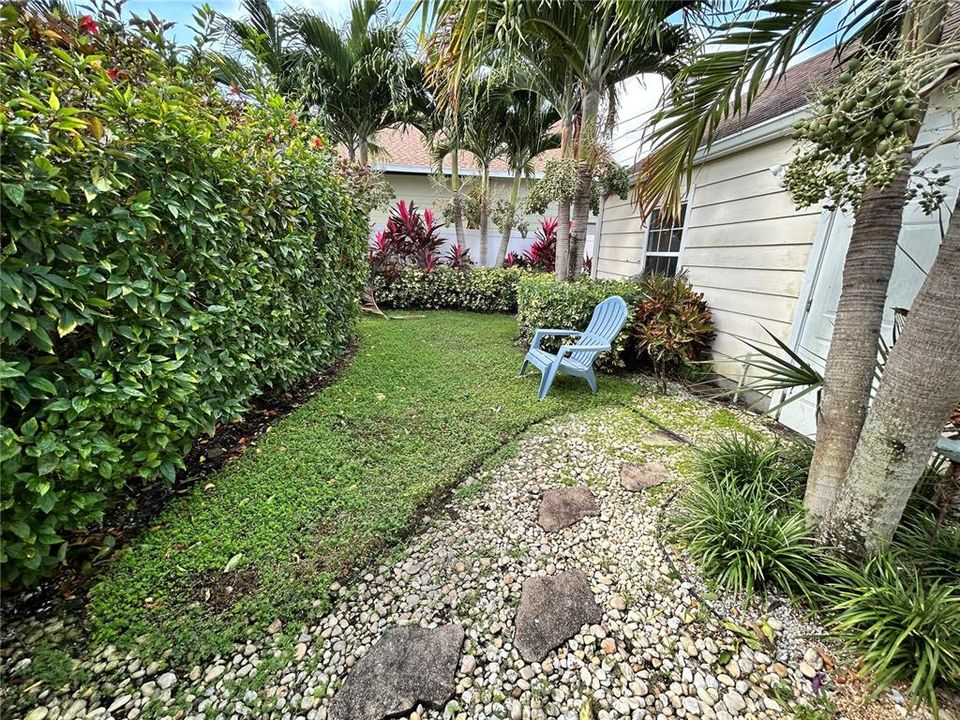 Active With Contract: $3,500 (2 beds, 2 baths, 1274 Square Feet)