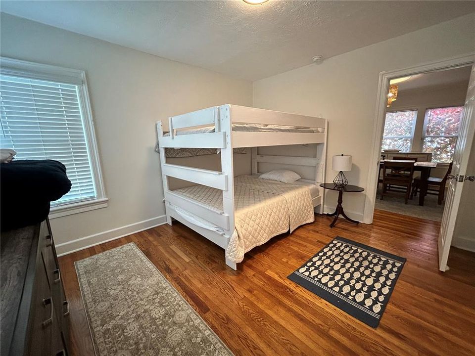 Active With Contract: $3,500 (2 beds, 2 baths, 1274 Square Feet)