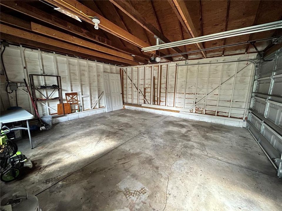 Active With Contract: $3,500 (2 beds, 2 baths, 1274 Square Feet)