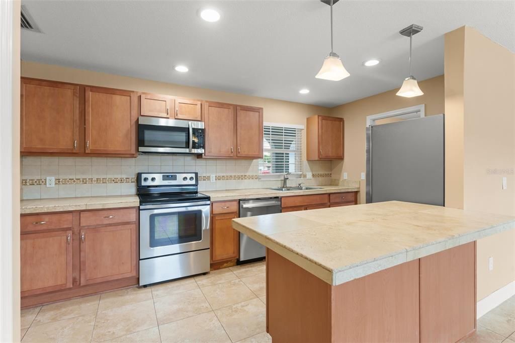 For Sale: $349,900 (3 beds, 2 baths, 1838 Square Feet)