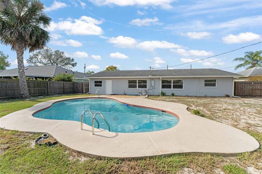 For Sale: $349,900 (3 beds, 2 baths, 1838 Square Feet)