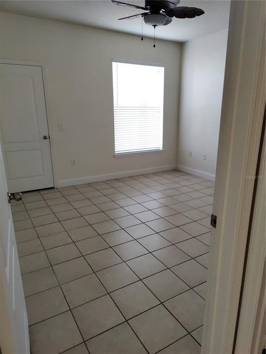 待售: $275,000 (2 贝兹, 2 浴室, 1076 平方英尺)