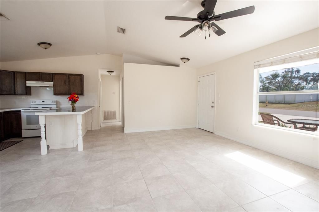 En Venta: $247,000 (3 camas, 2 baños, 1152 Pies cuadrados)