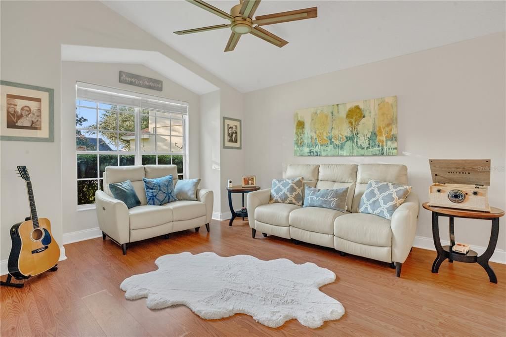 En Venta: $459,000 (3 camas, 2 baños, 1820 Pies cuadrados)