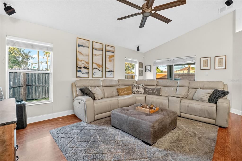 En Venta: $459,000 (3 camas, 2 baños, 1820 Pies cuadrados)