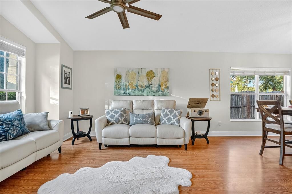 En Venta: $459,000 (3 camas, 2 baños, 1820 Pies cuadrados)