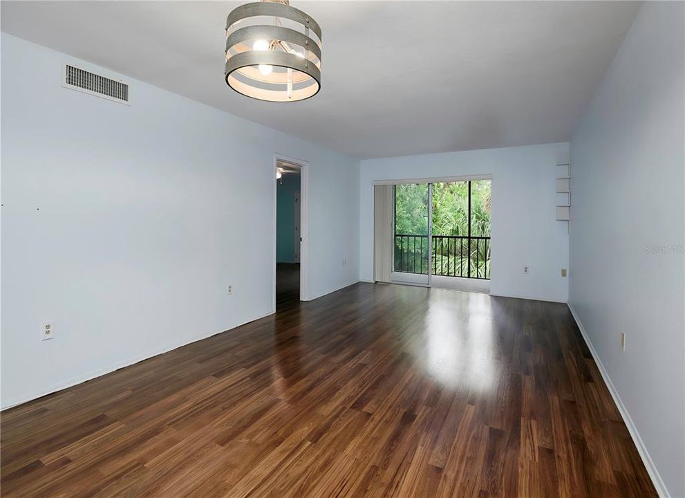 For Sale: $195,000 (2 beds, 2 baths, 1053 Square Feet)