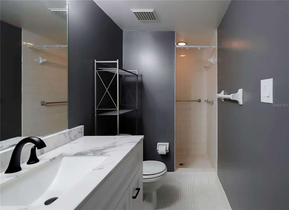 For Sale: $195,000 (2 beds, 2 baths, 1053 Square Feet)