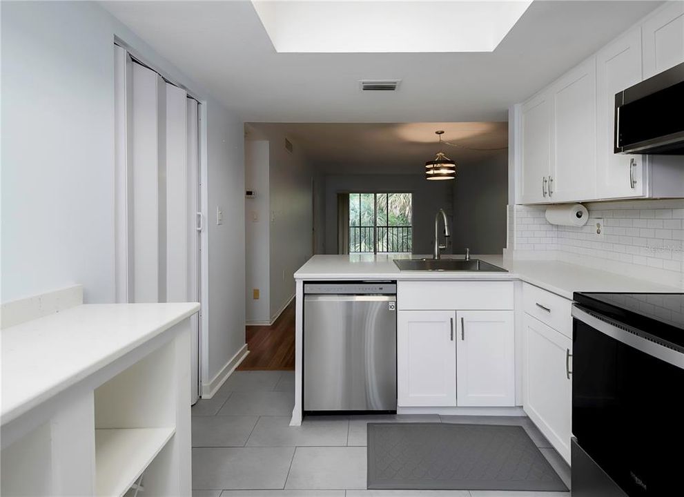 For Sale: $195,000 (2 beds, 2 baths, 1053 Square Feet)