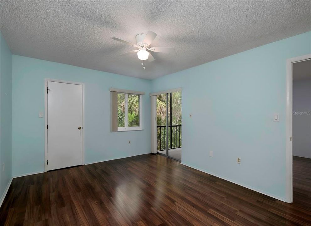 For Sale: $195,000 (2 beds, 2 baths, 1053 Square Feet)