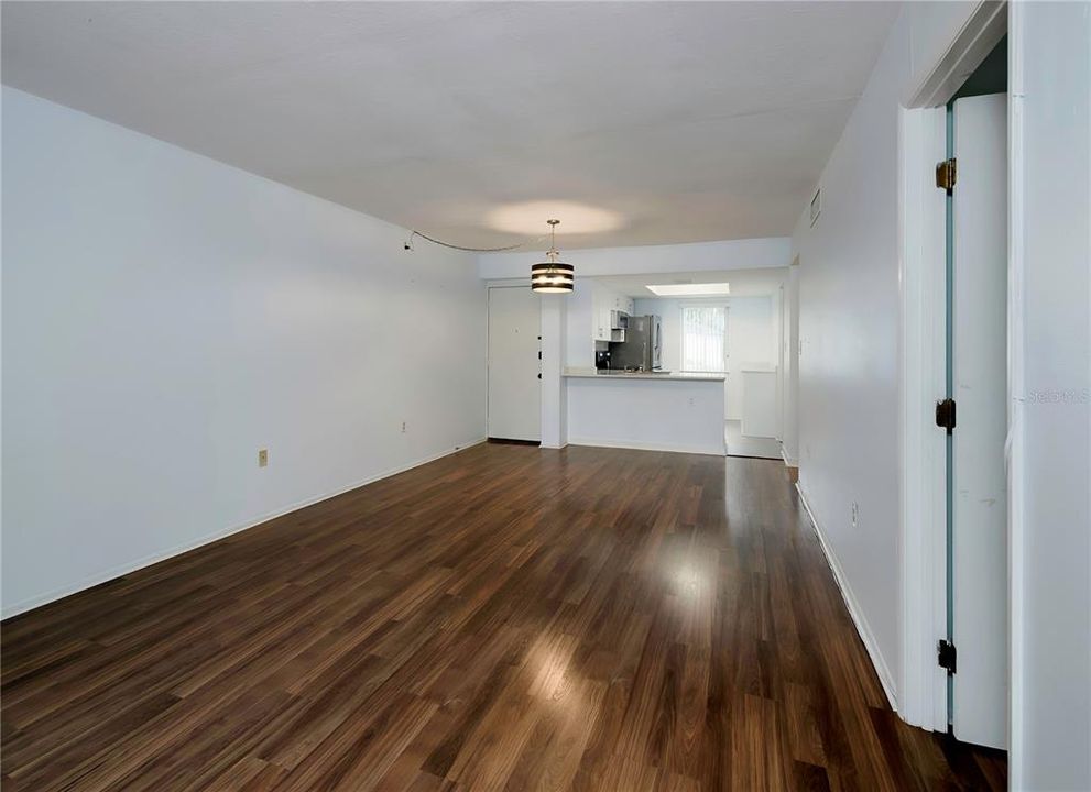 For Sale: $195,000 (2 beds, 2 baths, 1053 Square Feet)