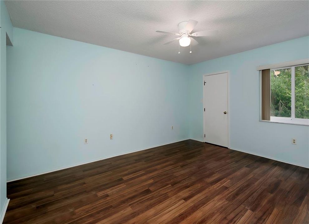 For Sale: $195,000 (2 beds, 2 baths, 1053 Square Feet)