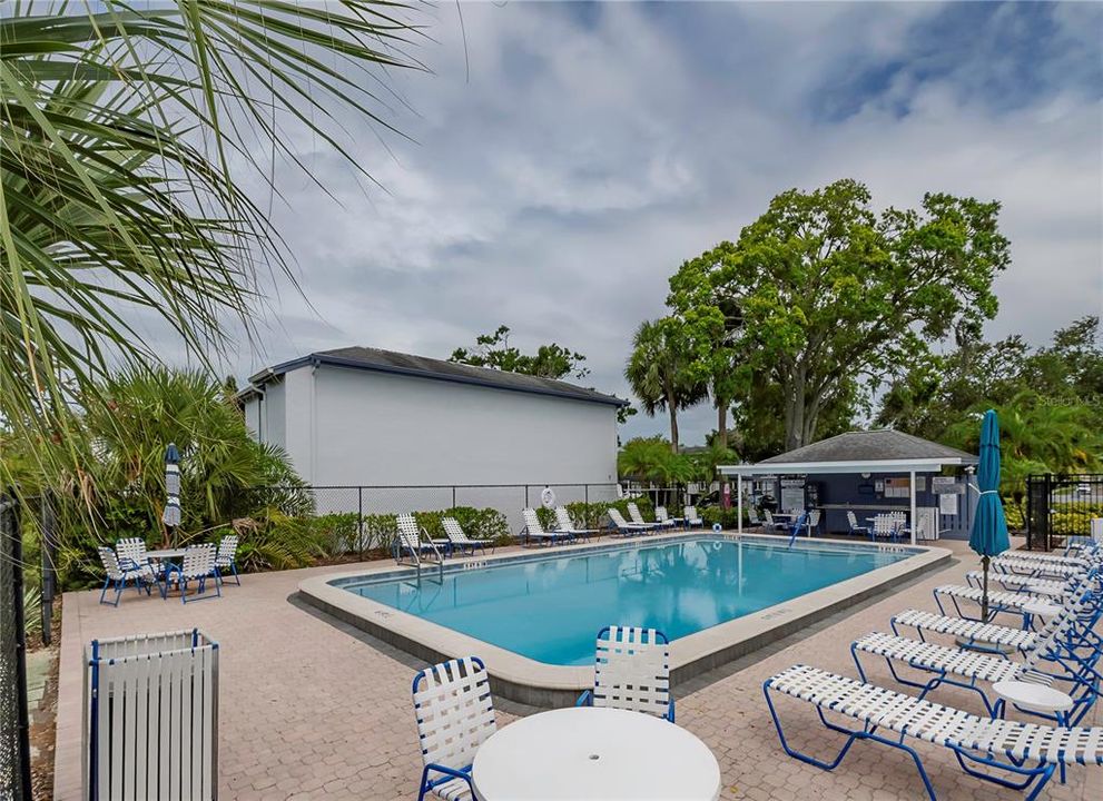 For Sale: $195,000 (2 beds, 2 baths, 1053 Square Feet)