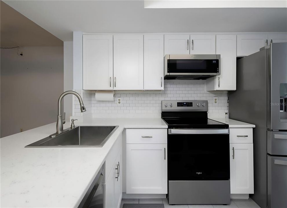 For Sale: $195,000 (2 beds, 2 baths, 1053 Square Feet)