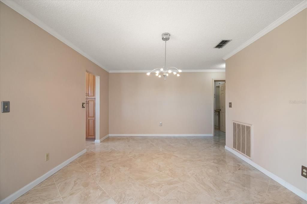 En Venta: $275,000 (2 camas, 2 baños, 1345 Pies cuadrados)