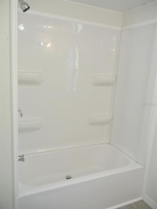 For Rent: $1,200 (2 beds, 1 baths, 784 Square Feet)