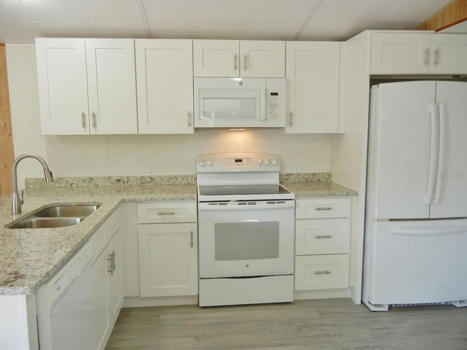 For Rent: $1,200 (2 beds, 1 baths, 784 Square Feet)