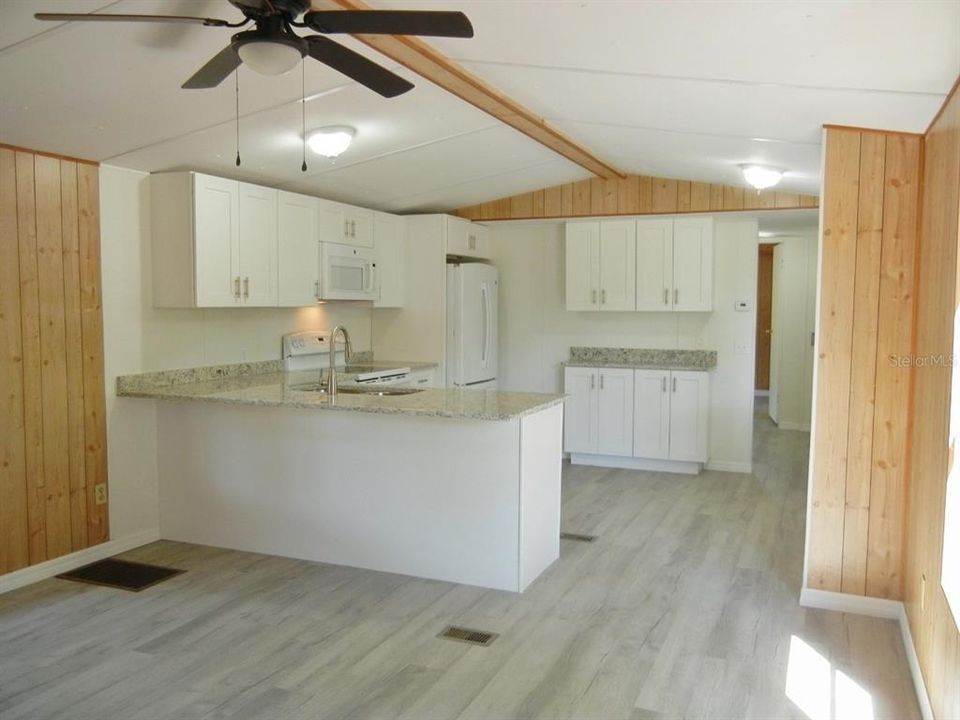 For Rent: $1,200 (2 beds, 1 baths, 784 Square Feet)