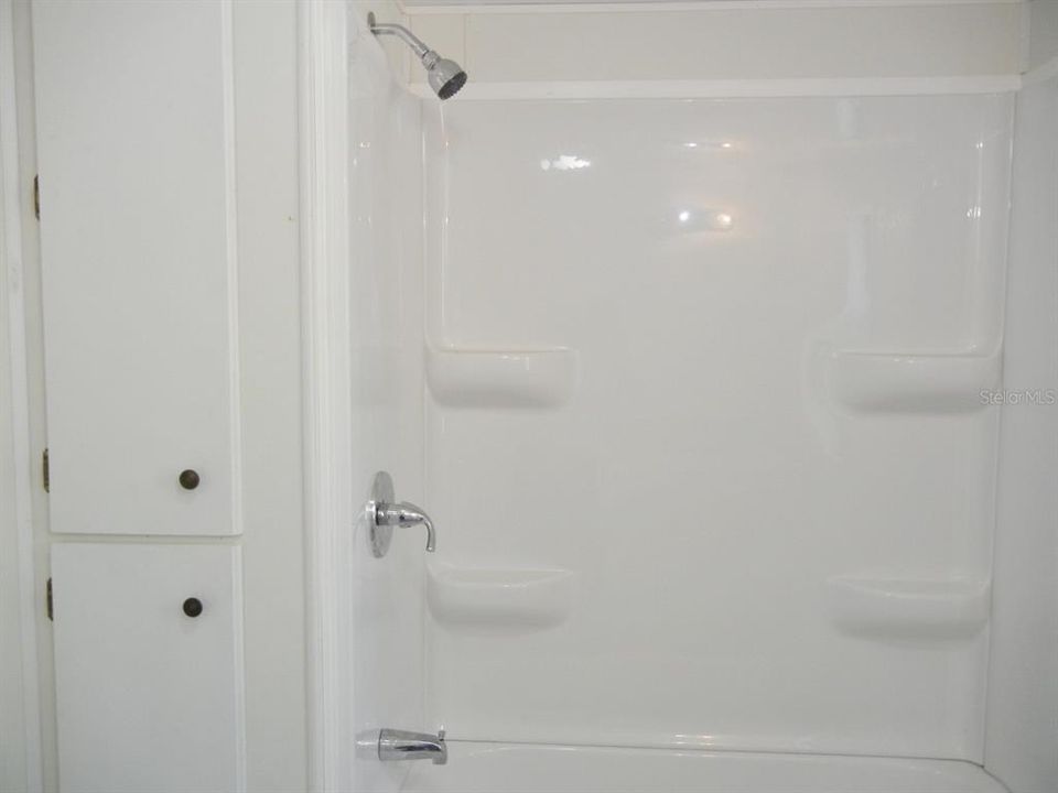 For Rent: $1,200 (2 beds, 1 baths, 784 Square Feet)