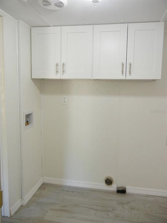 For Rent: $1,200 (2 beds, 1 baths, 784 Square Feet)